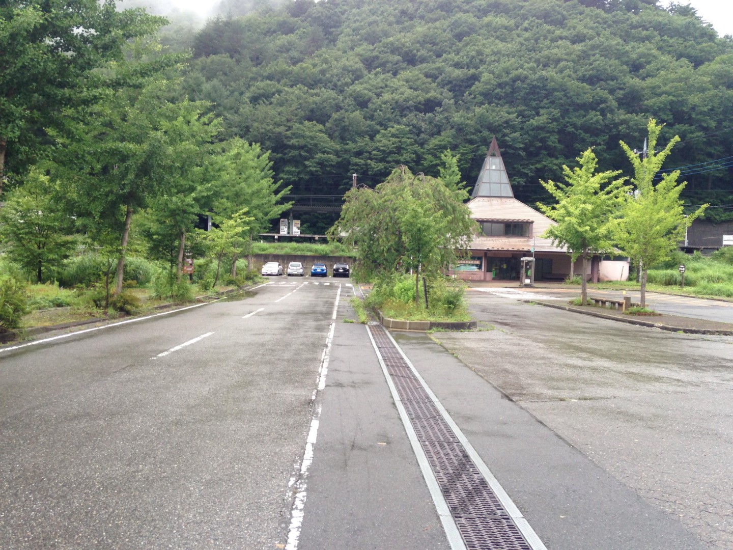栃木県日光市上三依駅駐車場
