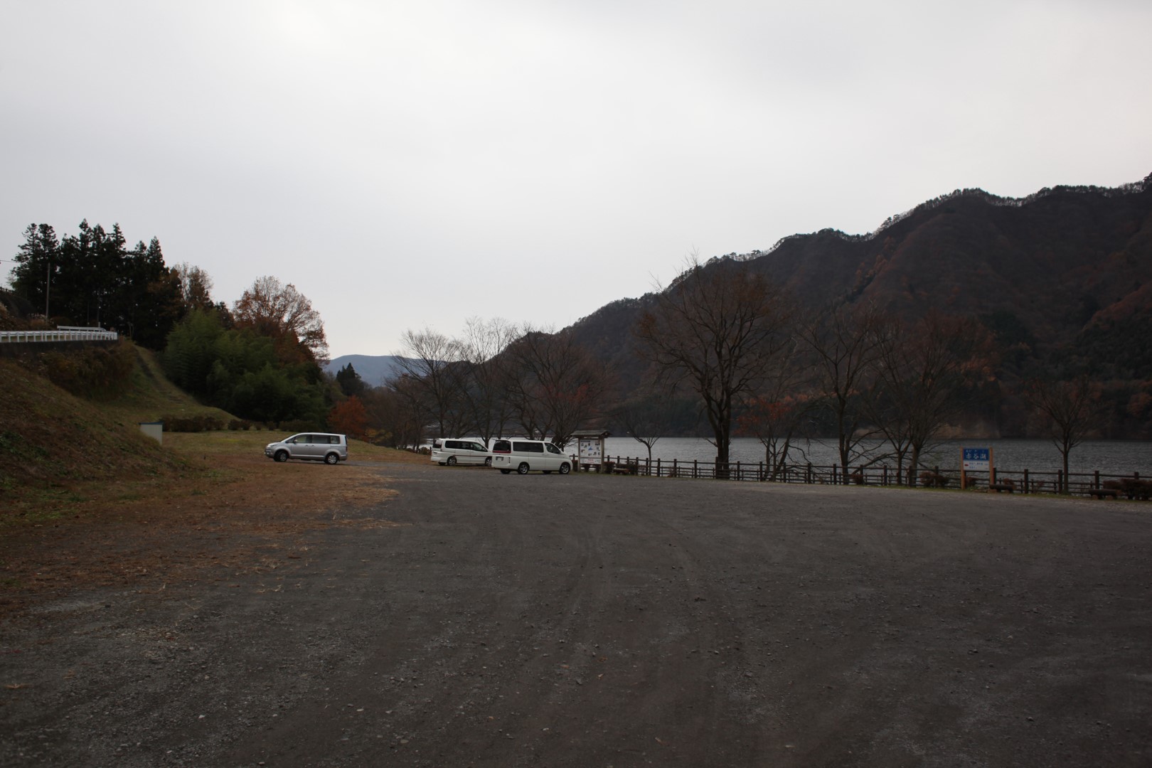 赤谷湖駐車場