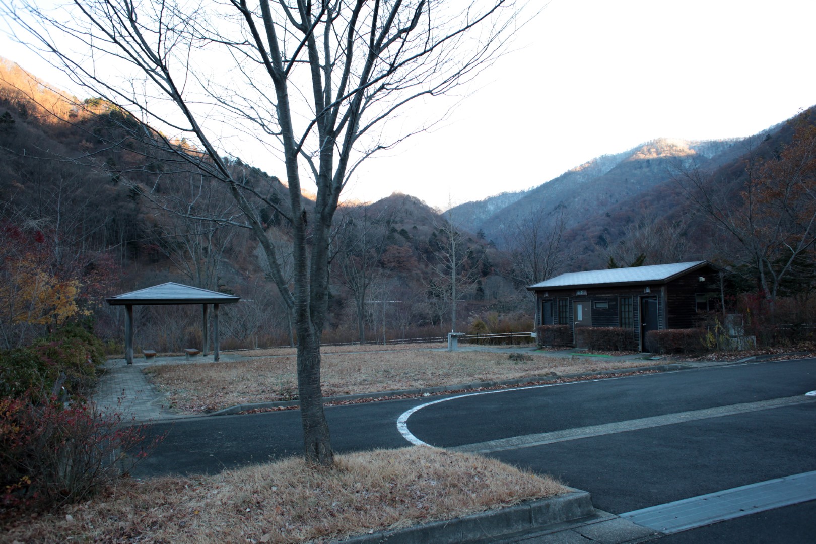 稲包せせらぎ公園　駐車場